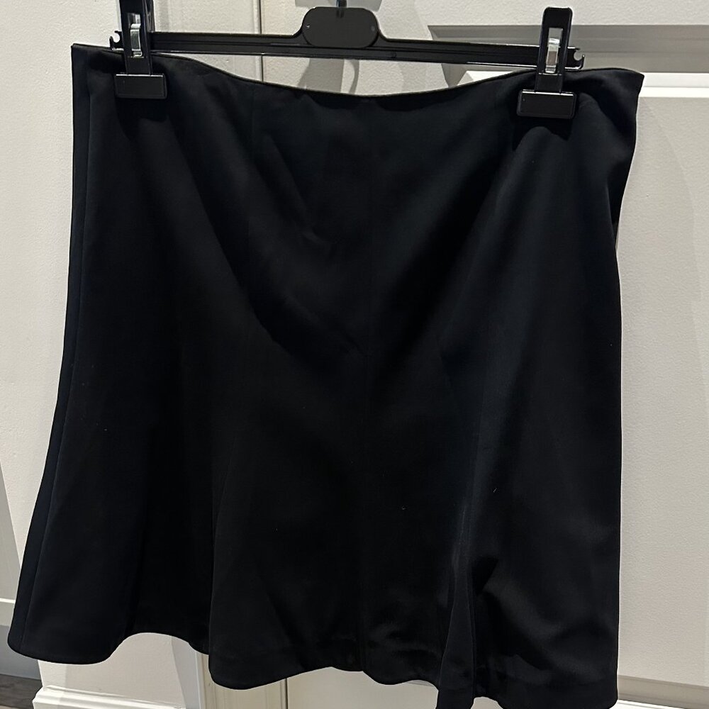 GIORGIO ARMANI BLACK WOOL FLARE CLASSIC SKIRT SIZE 48 - waist 36
